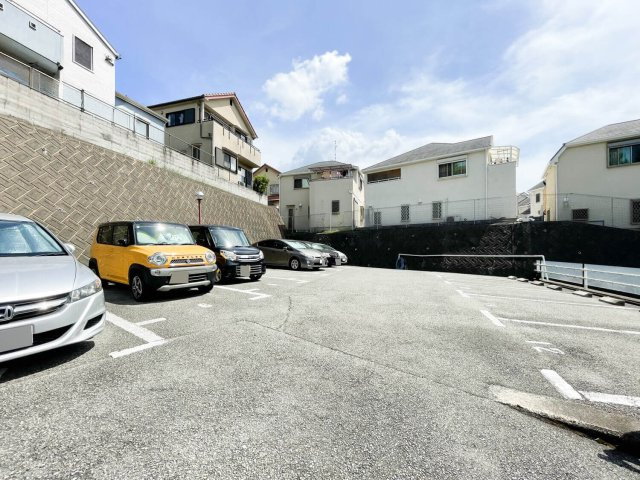 逆瀬川パークマンションの駐車場