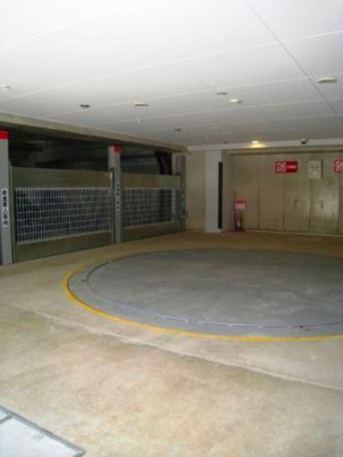 目黒区大橋２丁目の賃貸マンションの駐車場