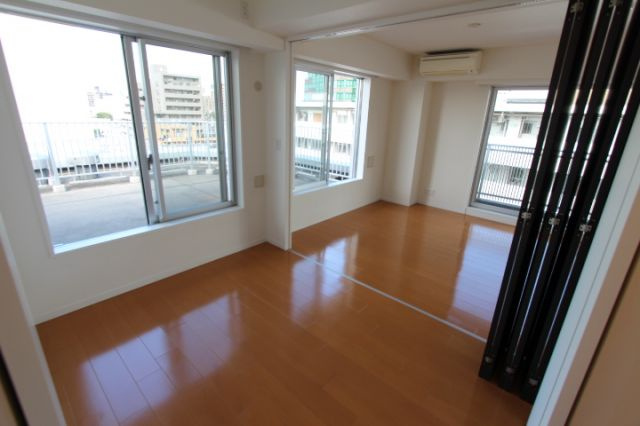 目黒区大橋２丁目の賃貸マンションの居間・リビング