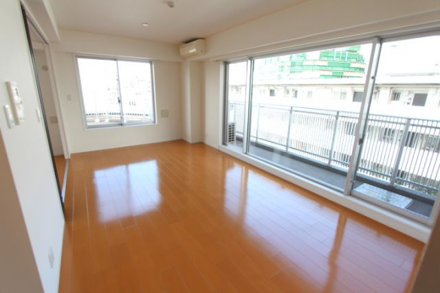 目黒区大橋２丁目の賃貸マンションの居間・リビング