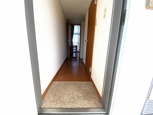 レオパレスシュテルンの玄関|シンプルで使いやすい玄関です