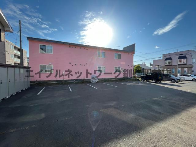 アーバン暁の駐車場