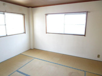３階の角部屋　２面採光です