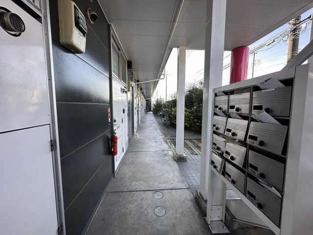 レオパレスソレイユの玄関|1階廊下