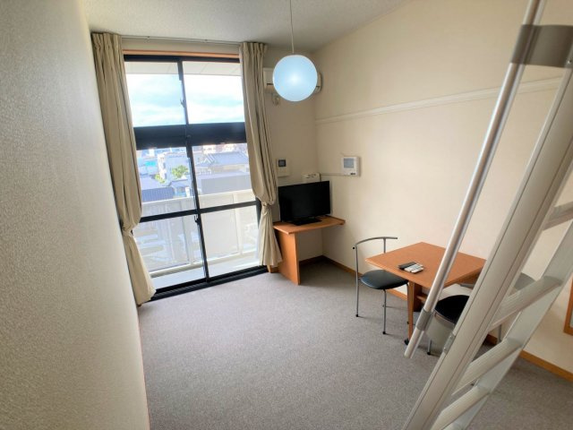 レオパレスメルベーユの居間・リビング