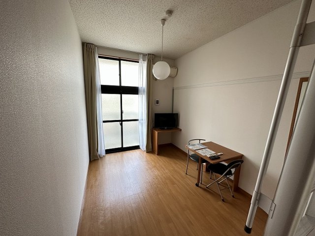 レオパレスメルベーユの居間・リビング