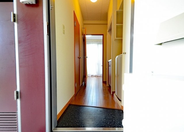 レオパレスふたあらの玄関