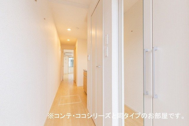 雀の宮６丁目アパートの玄関