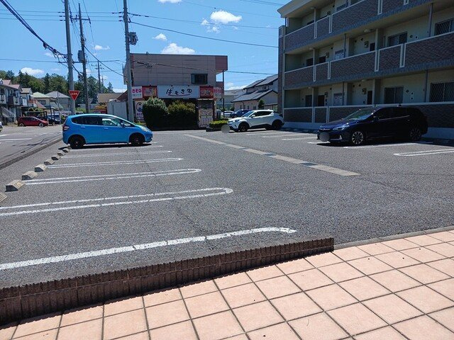 エテルノ・グランデ参番館の駐車場