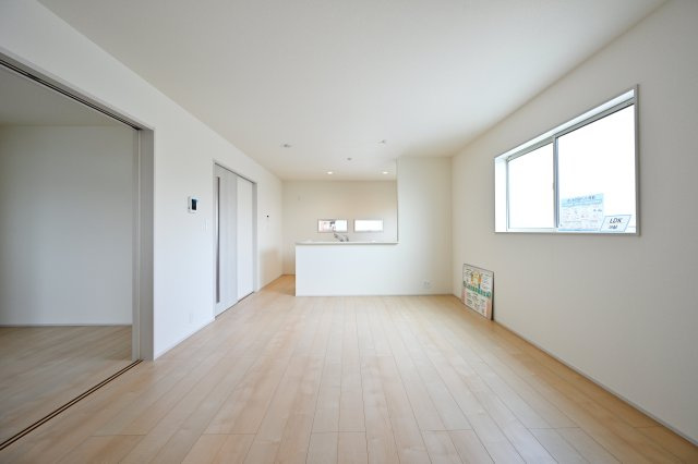 【居間・リビング】 | 桐生第25相生町 リーブルガーデン 2号棟 | 家族揃っての食事が楽しくなる広々としたダイニング♪