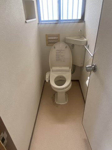 田寺東一戸建のトイレ