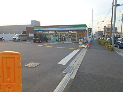 ファミリーマート川口朝日三丁目店まで270ｍ