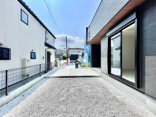 横浜市磯子区洋光台４丁目の新築一戸建の前面道路含む現地写真|陽当りの良さ、住環境を現地にてご確認下さい！
周辺環境も合わせてご案内させて頂きます！