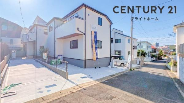 横浜市旭区万騎が原の新築一戸建の外観|堂々と完成しました！いつでもご案内可能です！
お車でご自宅まで送迎承ります。