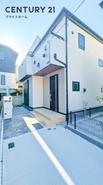 横浜市旭区万騎が原の新築一戸建の前面道路含む現地写真|車通りが少ない為、小さなお子様にも安心です。
是非一度、現地へ起こしください。

