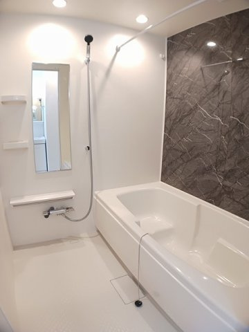 ファミール問田の浴室