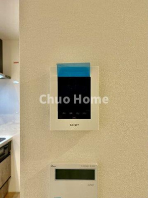 【セキュリティ】 | 江戸川区南小岩2丁目新築分譲住宅 | 【モニターホン】誰が来たかすぐにわかるカラーモニター付きインターホン。通話ボタンを押すまでは室内の音は漏れていませんので相手を確かめてから応対できます。