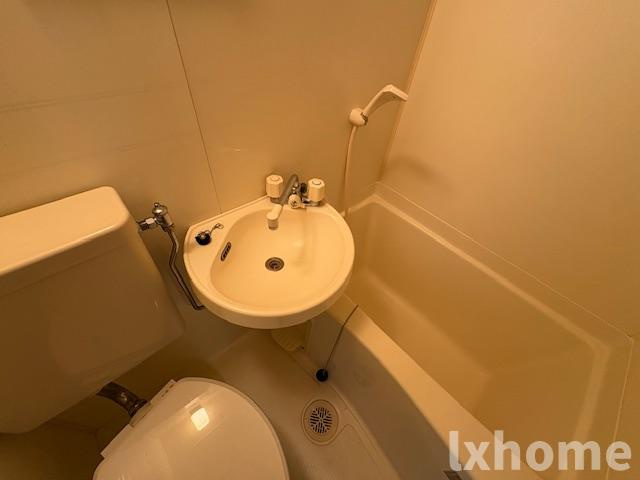 イーストヴィレッジ茨木の洗面所