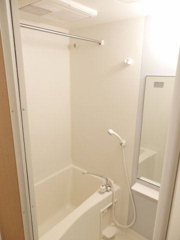 カルフ－ル緑井の浴室|コンパクトで使いやすいお風呂です