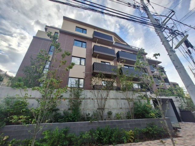 アトラスシティ千歳烏山グランスイート風ノ棟の外観