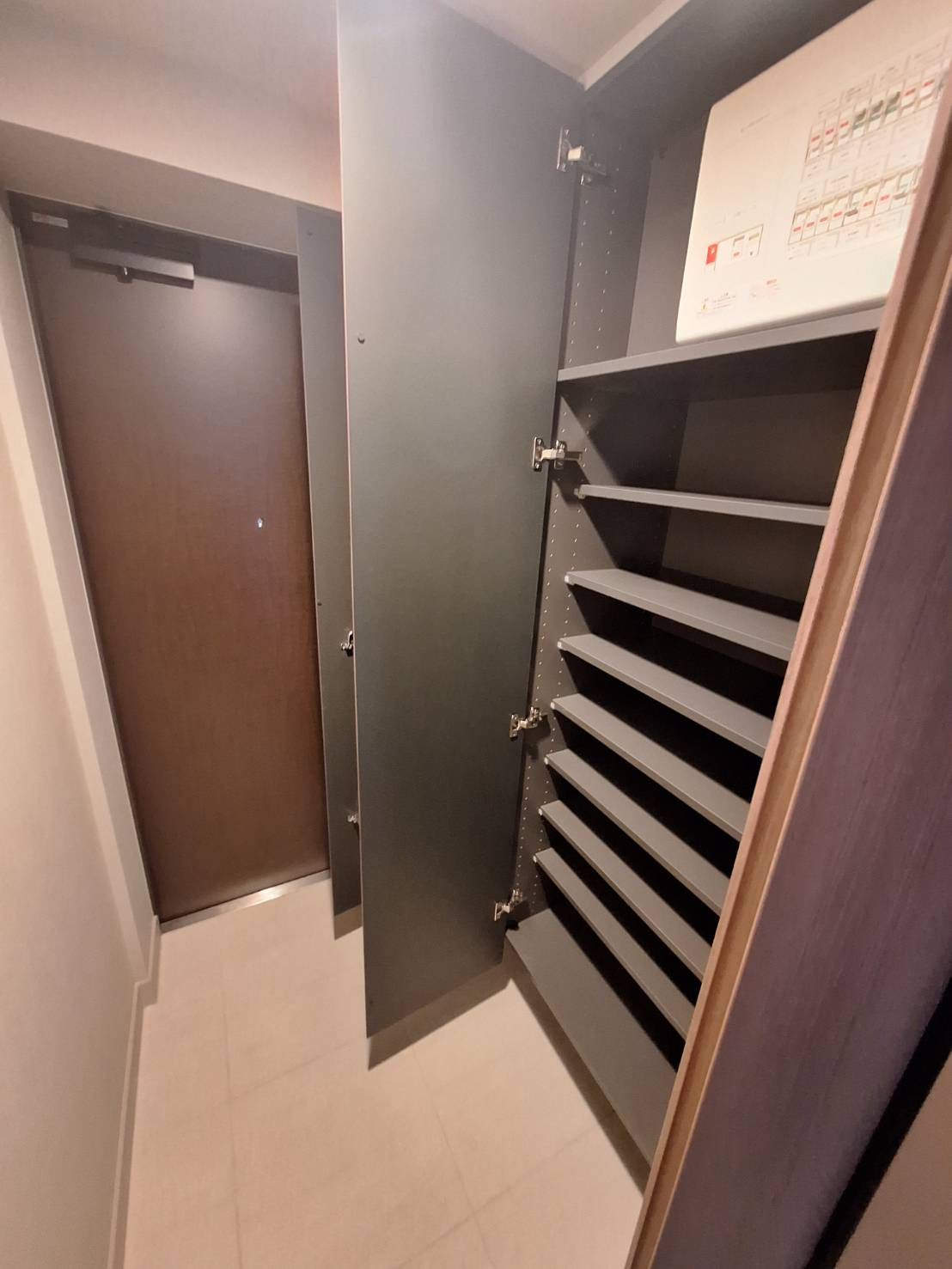 アトラスシティ千歳烏山グランスイート風ノ棟の玄関