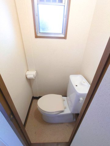 第２ビューハイツ松本のトイレ|落ち着いた色調のトイレです