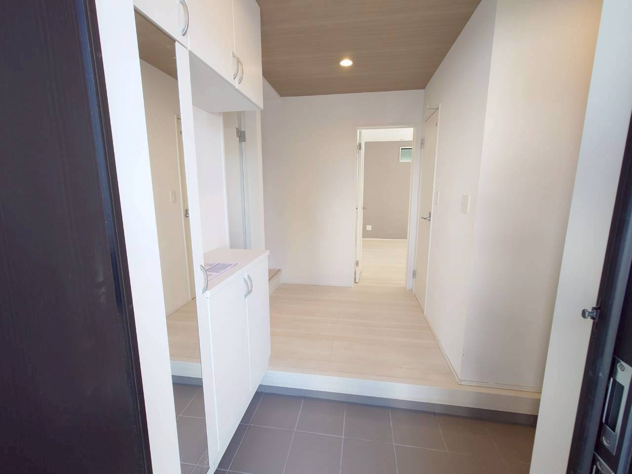 ★★与那原町与那原（限定１棟）の玄関