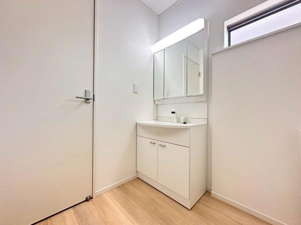 岩出市山第3-1号棟　新築戸建の独立洗面台