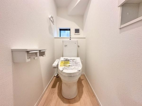 岩出市山第3-1号棟　新築戸建のトイレ