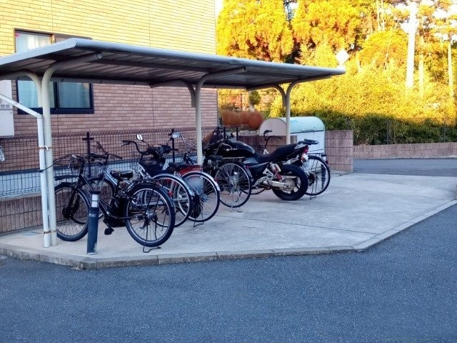 レオネクストフラワー三木Ⅲのその他|駐輪場