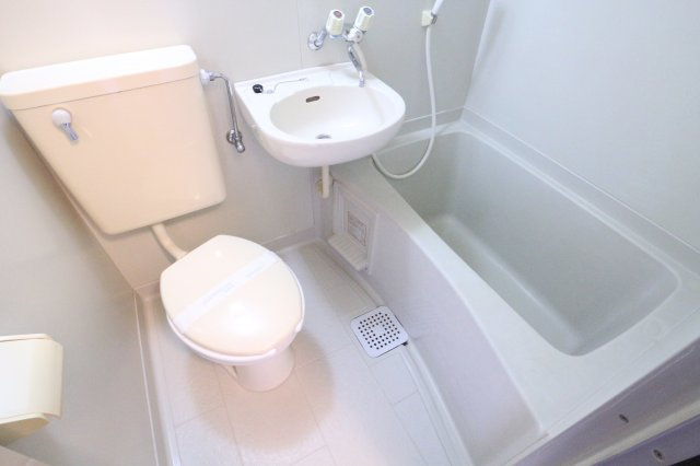 ハウス虹の浴室