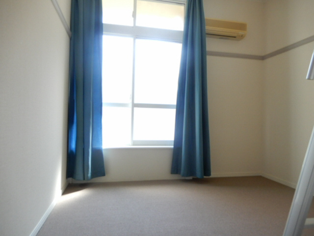 レオパレスウィステリアの居間・リビング