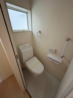 【トイレ】 | 甲栄台５丁目　新築戸建 | 2階　トイレ