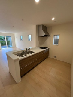 【居間・リビング】 | 甲栄台５丁目　新築戸建 | LDK約17.37帖