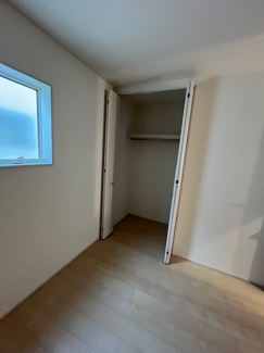【収納】 | 甲栄台５丁目　新築戸建 | 大きなクローゼットでお部屋が片付きます。