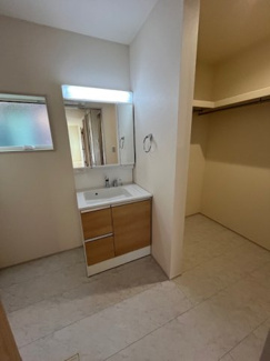 【独立洗面台】 | 甲栄台５丁目　新築戸建 | シャワー付きで朝の忙しい時間帯でも余裕です。