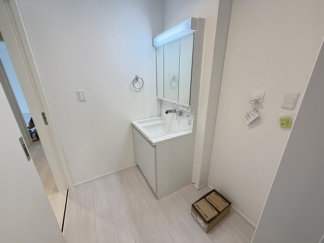 南国市緑ヶ丘　新築戸建　1号棟（全2区画）の前面道路含む現地写真