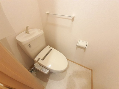 【トイレ】 | ノイ・フリーデＢ | 落ち着いた色調のトイレです