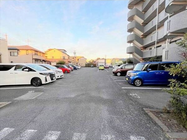 悠和苑の駐車場