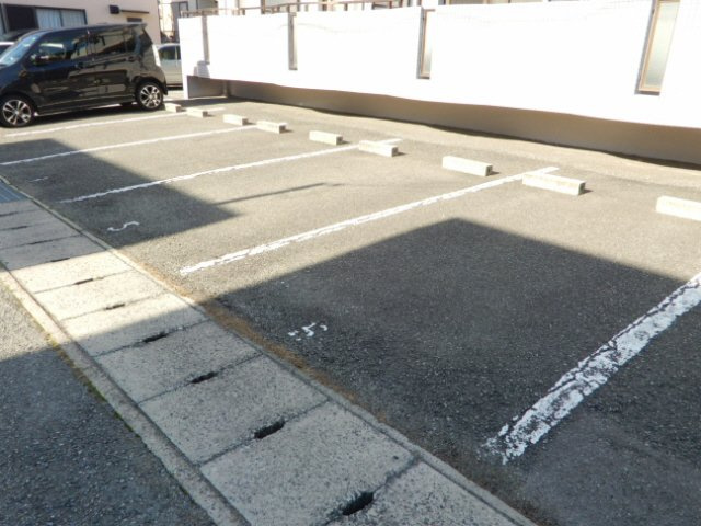 サンシャイン北別府の駐車場