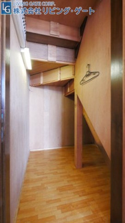 【収納】 | 甲府市飯田5丁目　平成8年築中古戸建 大変綺麗な内外装 | 階段下収納