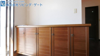 【玄関】 | 甲府市飯田5丁目　平成8年築中古戸建 大変綺麗な内外装 | 下駄箱完備