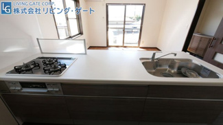 【キッチン】 | 甲府市飯田5丁目　平成8年築中古戸建 大変綺麗な内外装 | 2018年に新品に交換済み　機能的なキッチンです。