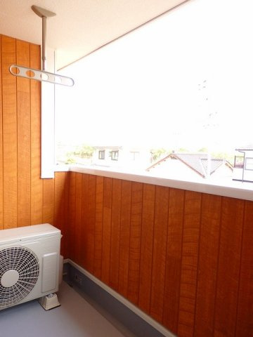 ワイズ・コートⅢのバルコニー