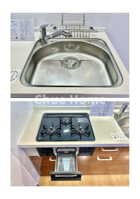  | ダイアパレス町屋 | 【キッチン水栓】キッチン水栓はシャワーヘッドが伸びますのでシンクの隅々まで届きます。【三ツ口コンロ】奥様に好評な三ツ口コンロと魚焼きグリルです。