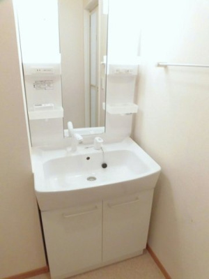 【洗面所】 | グランソーレＡ | ゆったりとスペースのある洗面所