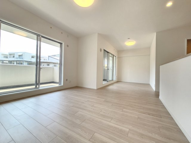 ローレルスクエア木津川台第1期4番館の居間・リビング