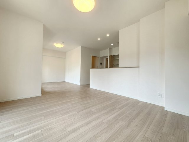 ローレルスクエア木津川台第1期4番館の居間・リビング