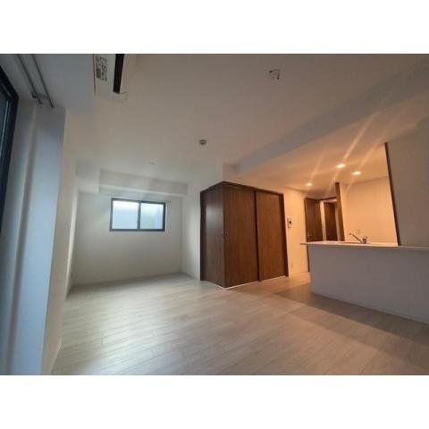 【居間・リビング】ヴィラ御所南 