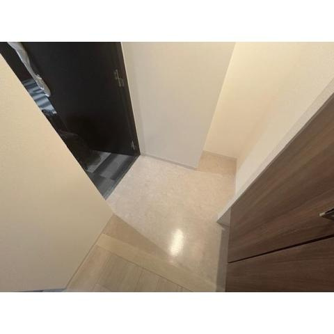 【玄関】ヴィラ御所南 